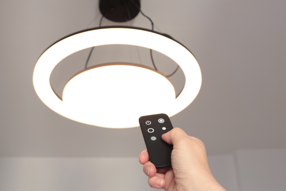 วิธีประหยัดไฟฟ้าในบ้านทำได้ด้วยการใช้หลอดไฟ LED ที่หรี่แสงได้